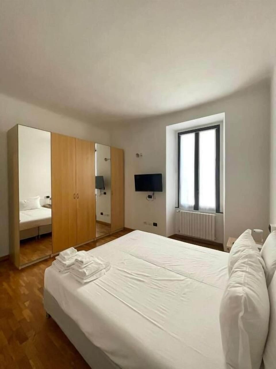 Standard Studio | Desk, iron/ironing board, free WiFi