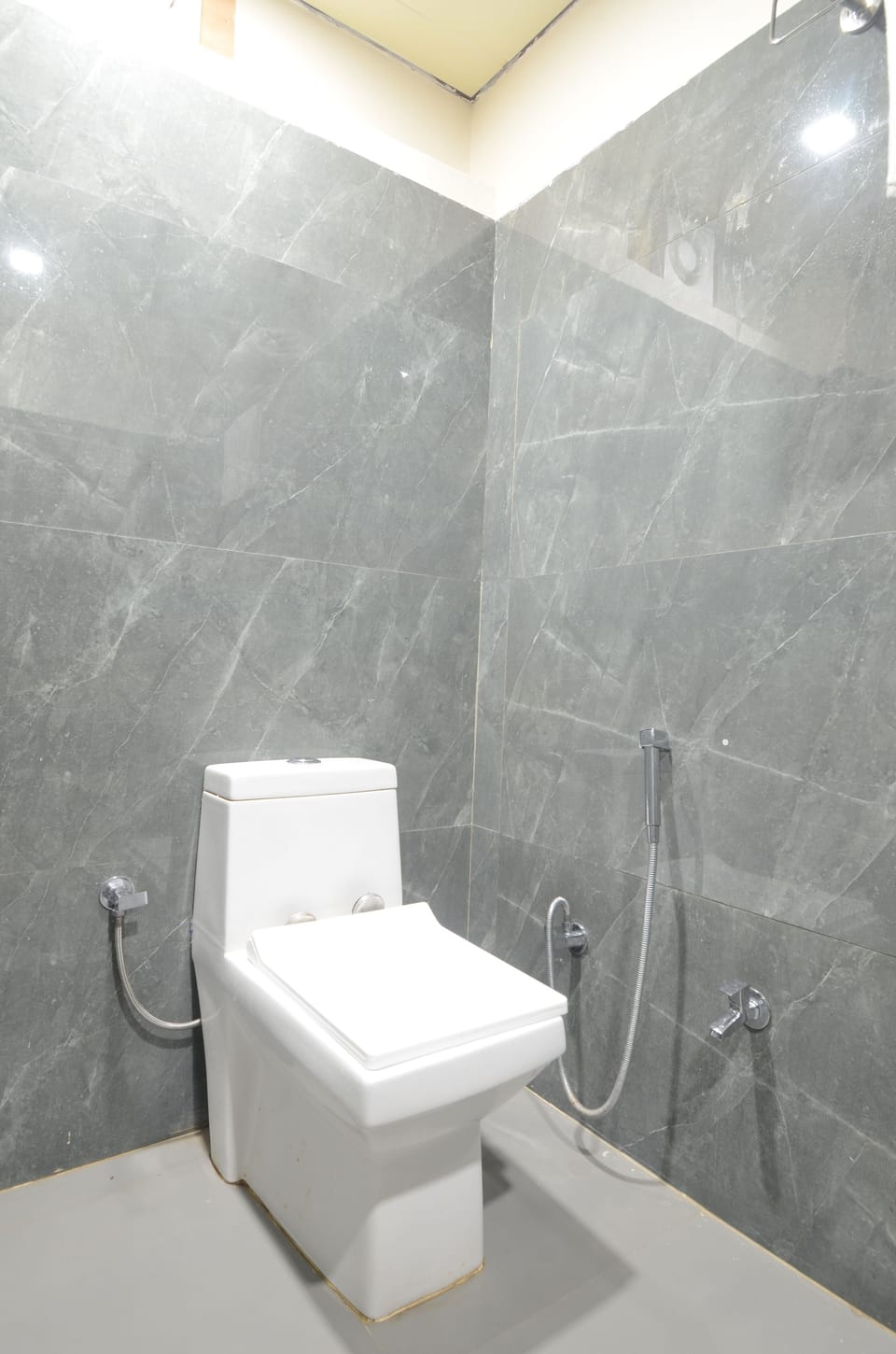 Deluxe Double Room, 1 Double Bed, City View | Bathroom | Shower, free toiletries, towels, soap
