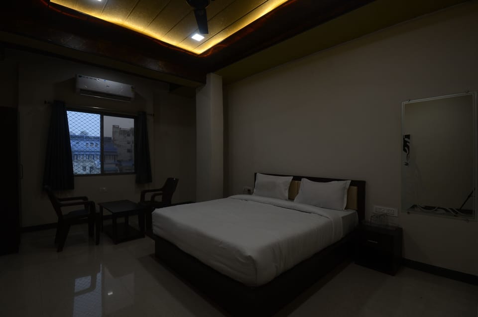 Superior Double Room, 1 Double Bed | Desk, soundproofing, WiFi (free), bed sheets