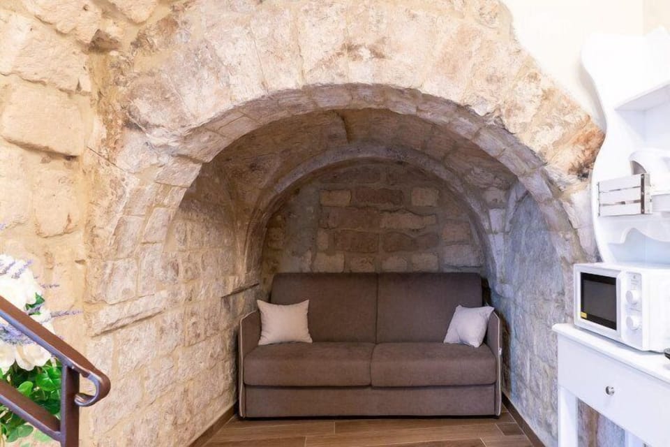 Room | Living area | 35-inch TV with digital channels
