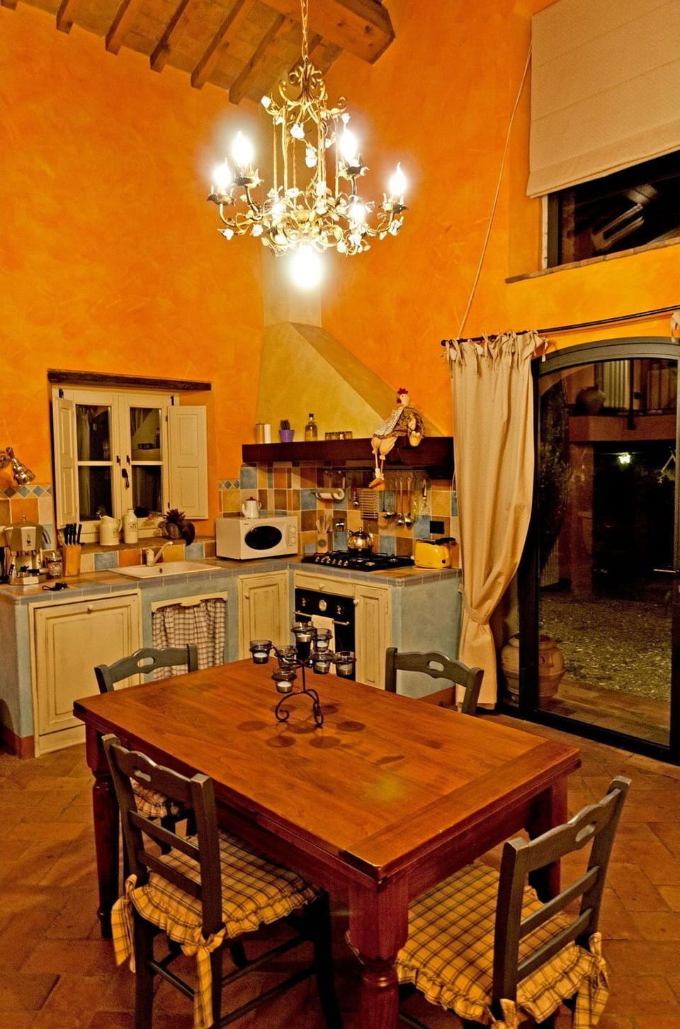 comfortable kitchen of the amazing villa in Tuscany - Sunbathing