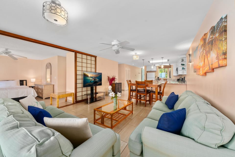 Condo, 2 Bedrooms | Living area | Smart TV