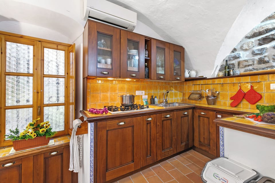 Standard House, Multiple Bedrooms (Casa Veronica) | Private kitchen | Fridge, microwave, oven, stovetop
