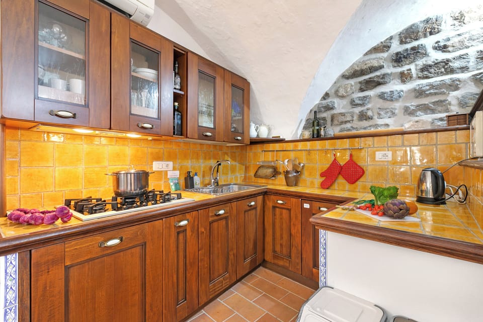 Standard House, Multiple Bedrooms (Casa Veronica) | Private kitchen | Fridge, microwave, oven, stovetop