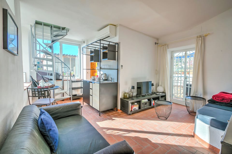 Standard House, Multiple Bedrooms (Casa Veronica) | Living area | 21-inch flat-screen TV with cable channels, TV