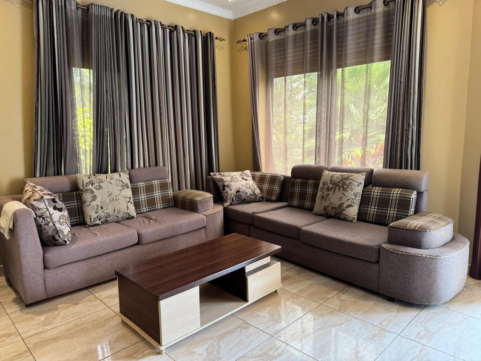 Signature Room, 1 Queen Bed | Living area
