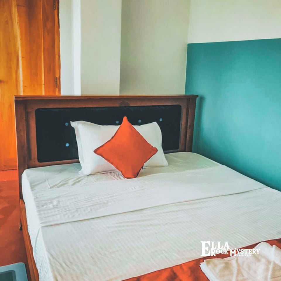 Superior Double Room, 1 Queen Bed, Balcony, Mountain View | Soundproofing, iron/ironing board, free WiFi