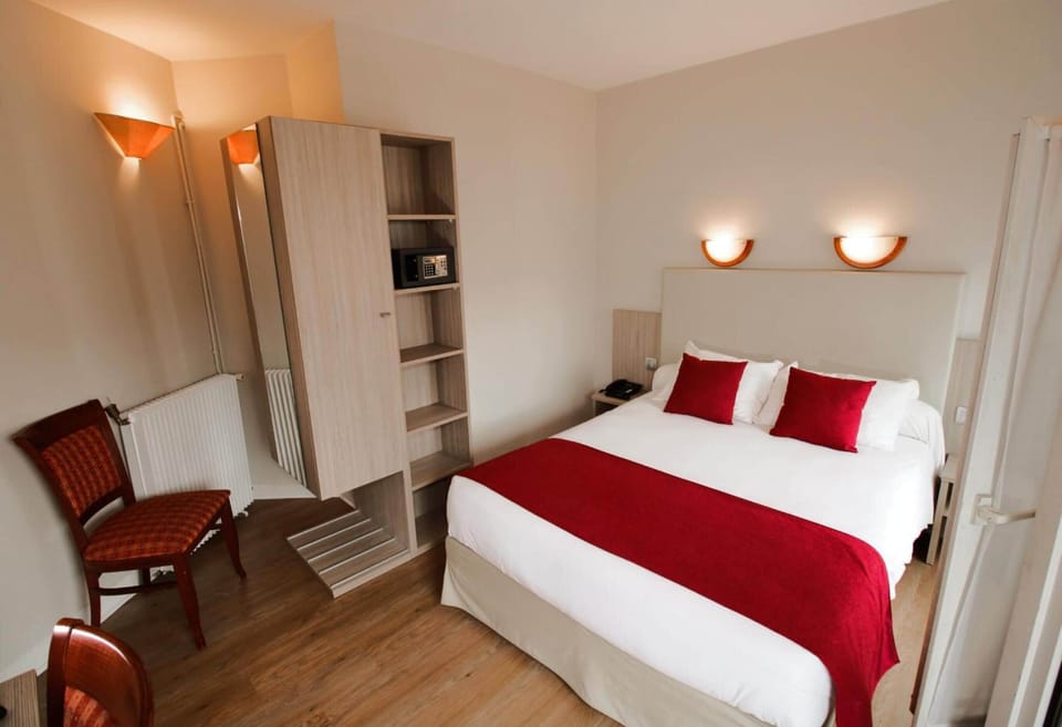 Deluxe Double Room | Premium bedding, in-room safe, desk, soundproofing