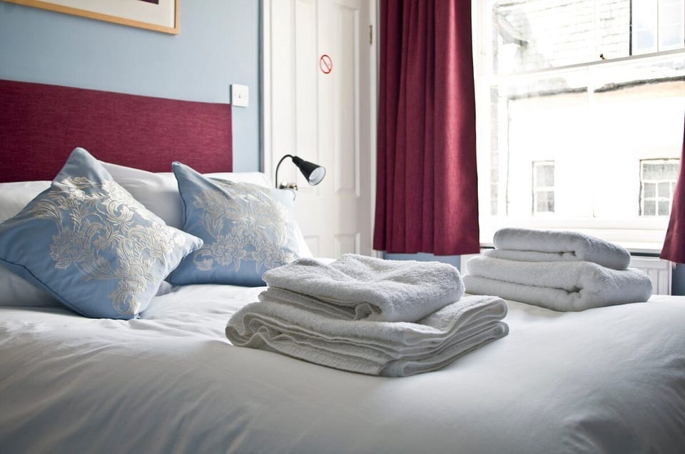 Room (3) | Iron/ironing board, WiFi (free), individually decorated