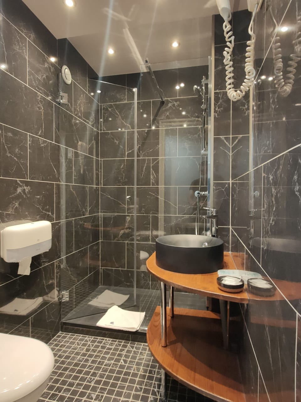 Triple Room | Bathroom | Hair dryer, towels