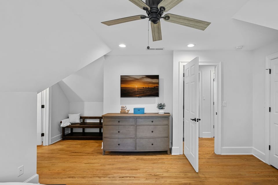 Twin bedroom suite.