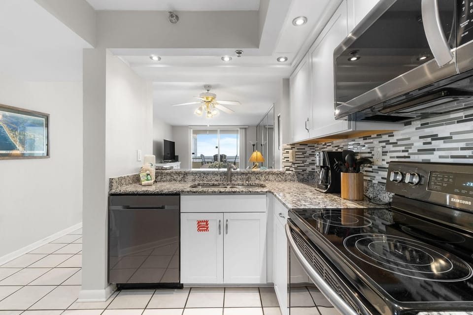 Condo, Multiple Beds (Perdido Sun 1008) | Private kitchen | Oven, toaster, paper towels