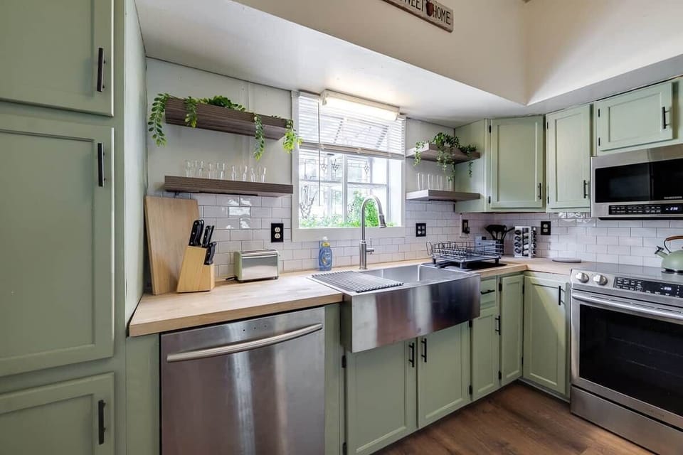 Big House Kitchen | Dishwasher | Oven
