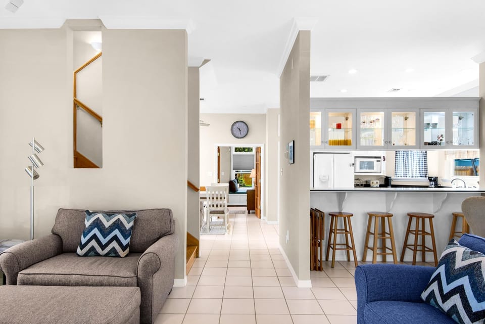 House, Multiple Beds (Da Breeze) | Living area | TV