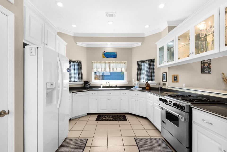 House, Multiple Beds (Da Breeze) | Private kitchen | Oven, toaster