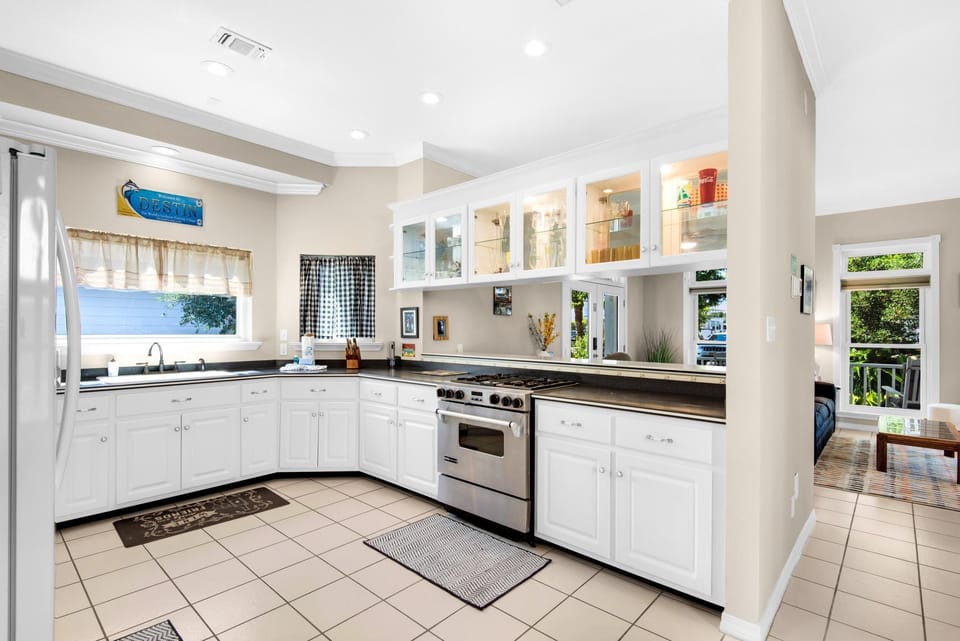 House, Multiple Beds (Da Breeze) | Private kitchen | Oven, toaster