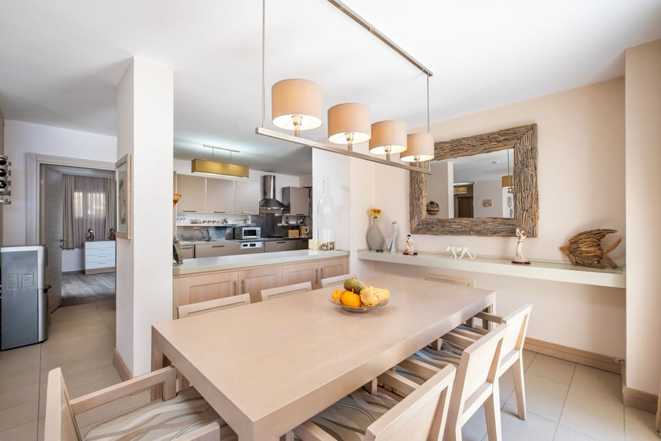 Deluxe Suite | Private kitchen | Espresso maker, coffee/tea maker, electric kettle