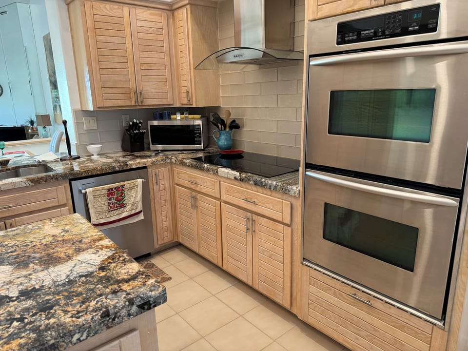 Double oven and induction cooktop