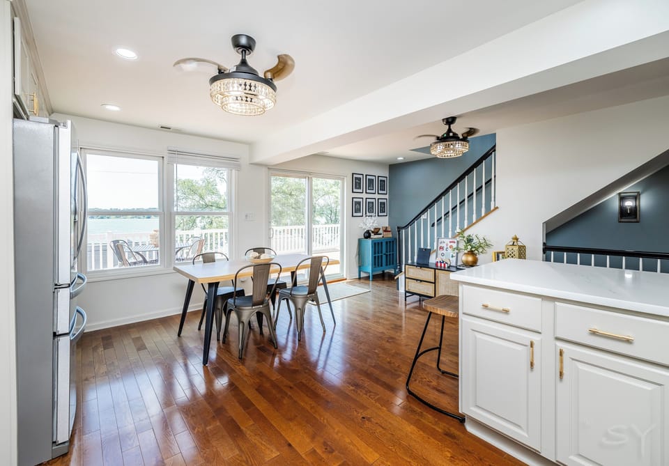 Seating for 6 and seating of 4 on the counter tops 