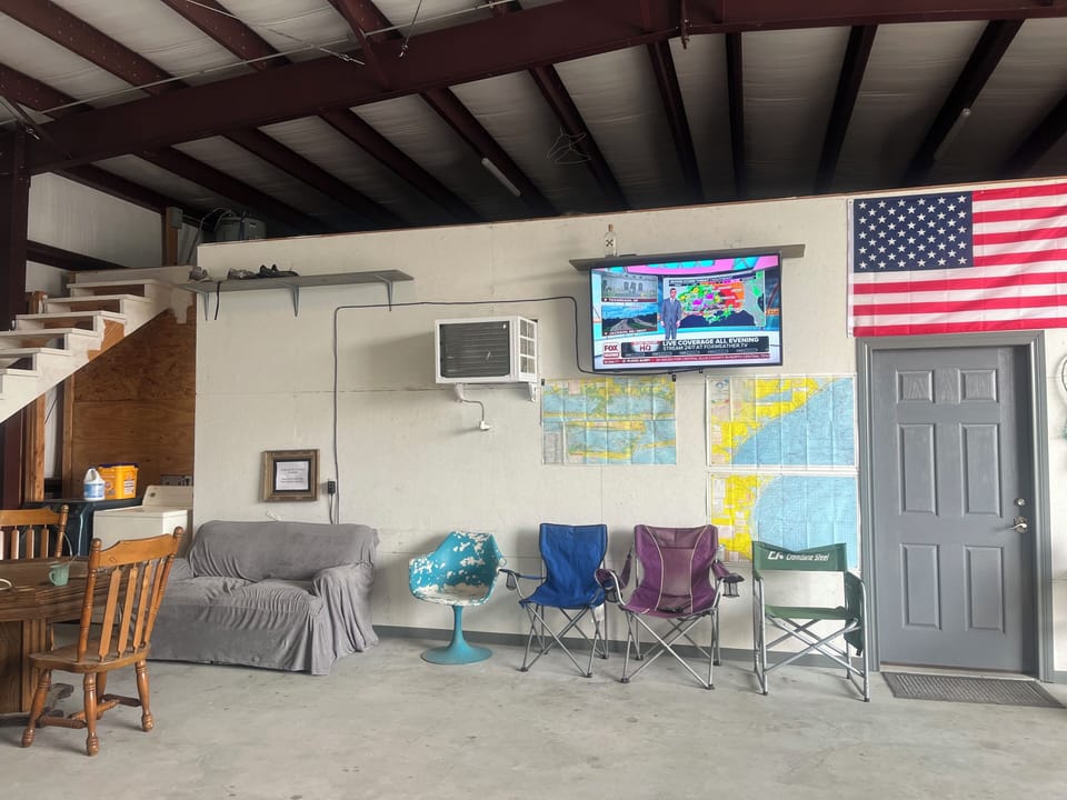 Great outdoor space for playing games! Hanging out! WatchTV! And park your boat!