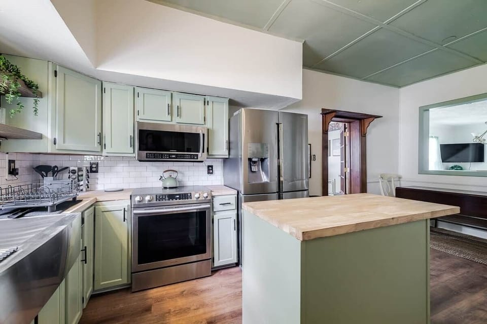 With plenty of room for everyone to pitch in or simply enjoy each other’s company, this kitchen is designed to be the heart of your stay.