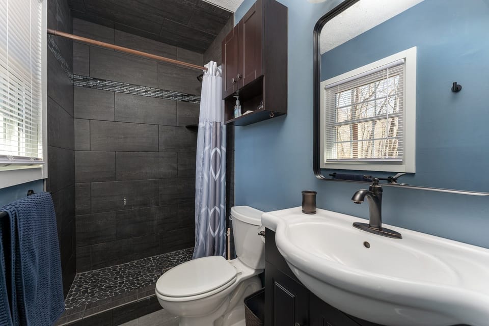 Primary en suite bath w/ walk-in shower.