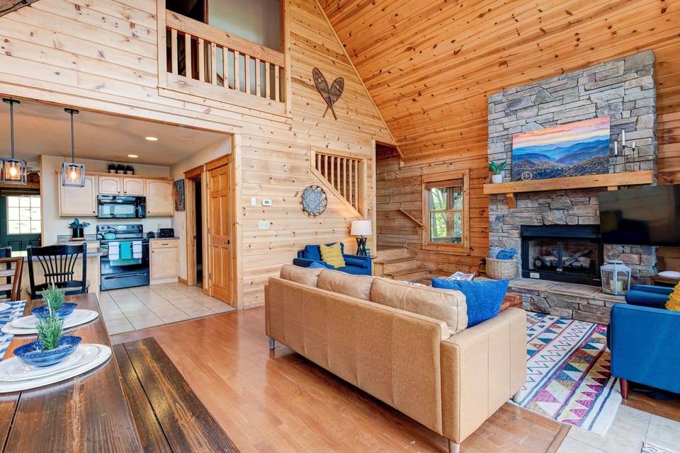 Main level living space with comfortable seating and amazing fireplace. 