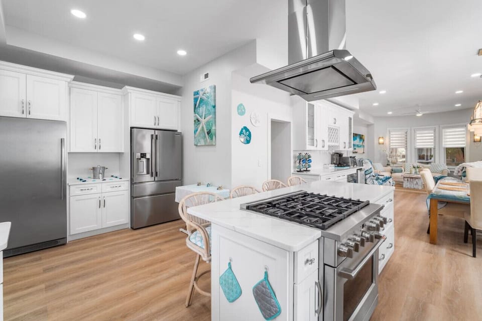 Spacious Kitchen Equipped with All You`ll Need for a Perfect Home Cooked Meal