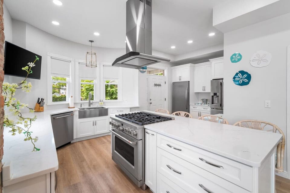 Spacious Kitchen Equipped with All You`ll Need for a Perfect Home Cooked Meal