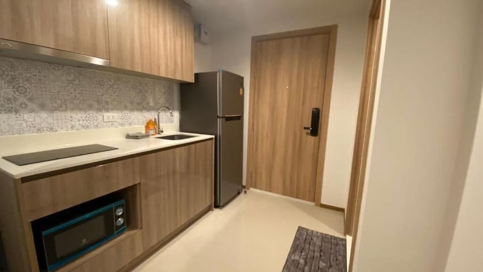 Studio, 1 Queen Bed with Sofa bed, Non Smoking | Private kitchenette