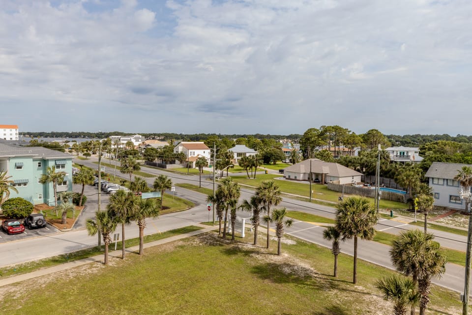 Condo, 3 Bedrooms | Property grounds
