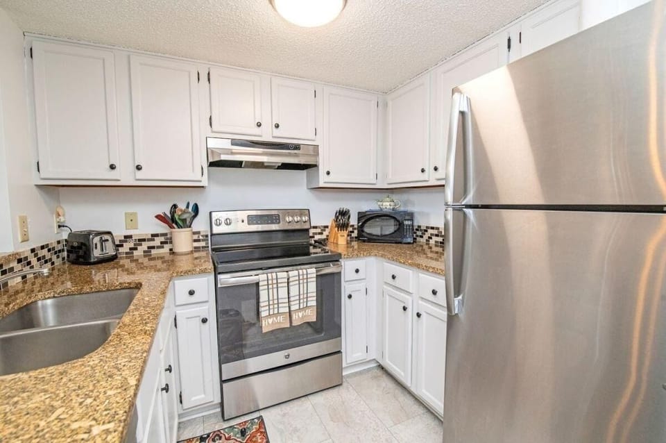 Condo, 2 Bedrooms | Private kitchen | Coffee/tea maker, fridge, oven, electric kettle