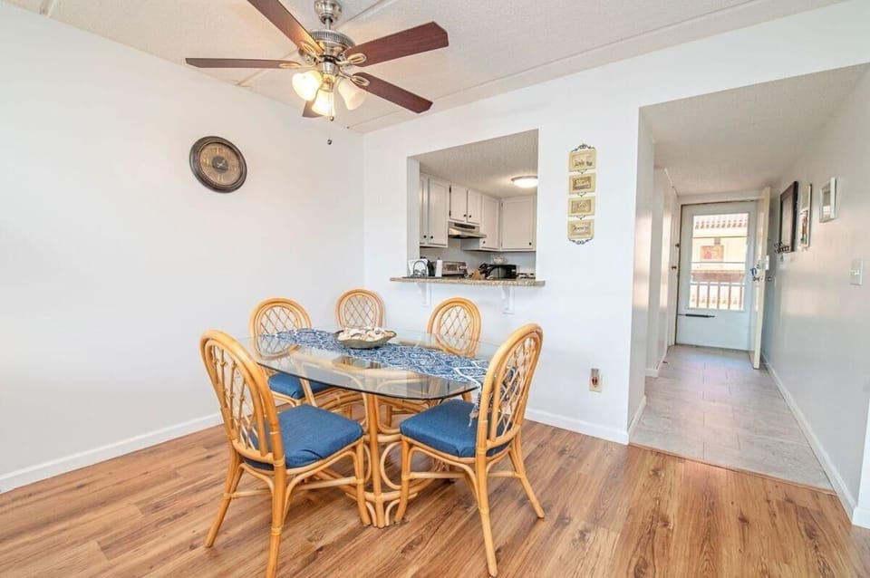 Condo, 2 Bedrooms | Dining