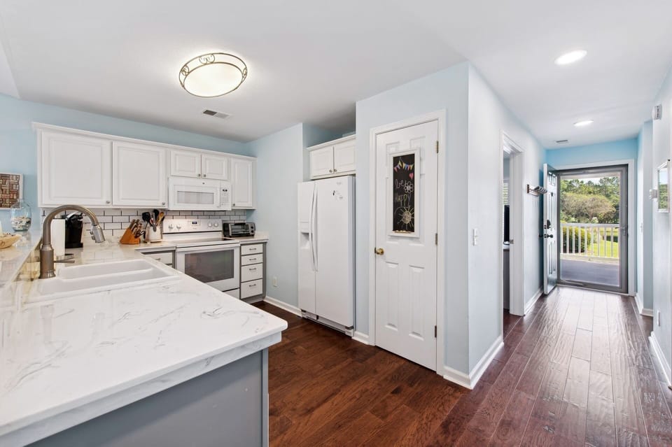 Condo, 3 Bedrooms | Private kitchen | Coffee/tea maker, fridge, oven, toaster