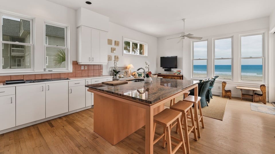 House, 4 Bedrooms | Private kitchen | Coffee/tea maker, fridge, oven, dishwasher