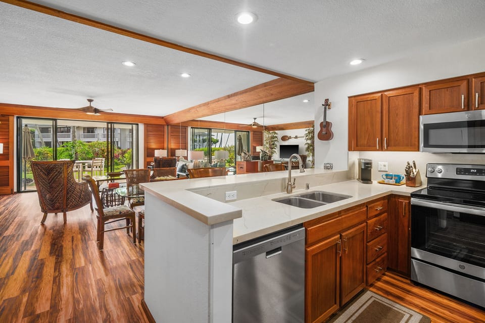 Townhome, 1 Bedroom | Private kitchen | Fridge, oven, coffee/tea maker, toaster