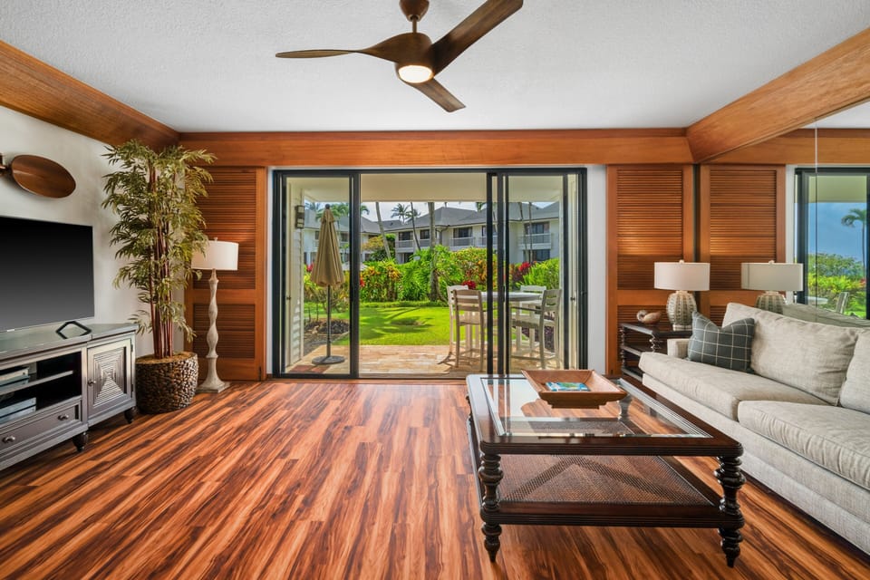 Townhome, 1 Bedroom | Living area | Smart TV