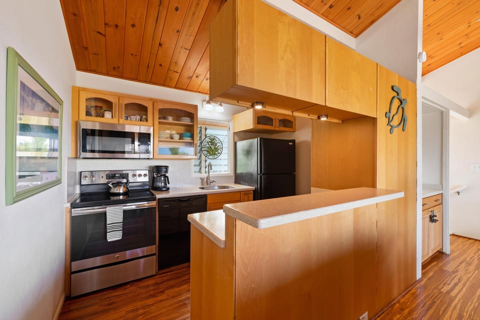 Condo, 1 Bedroom | Private kitchen | Fridge, oven, coffee/tea maker, toaster
