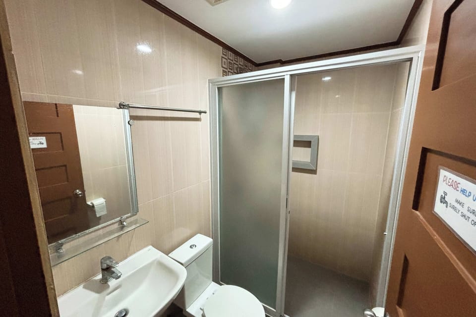 Deluxe Double Room | Bathroom | Shower, rainfall showerhead
