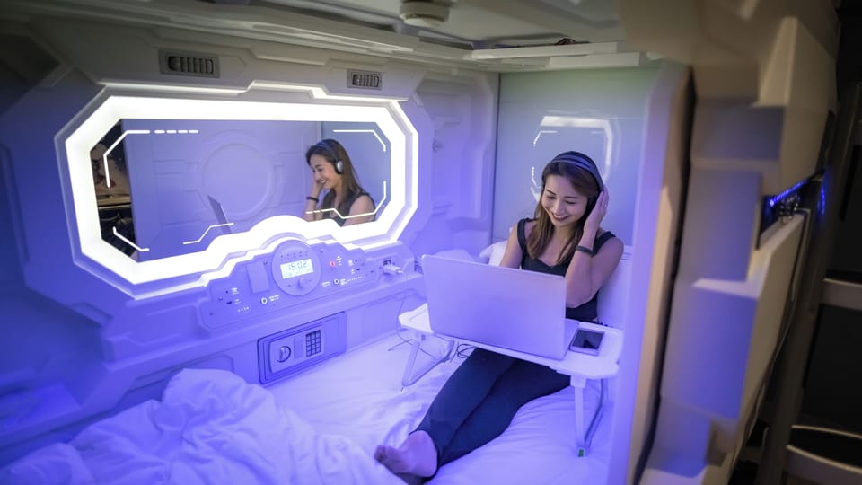Female Single Capsule | Free WiFi
