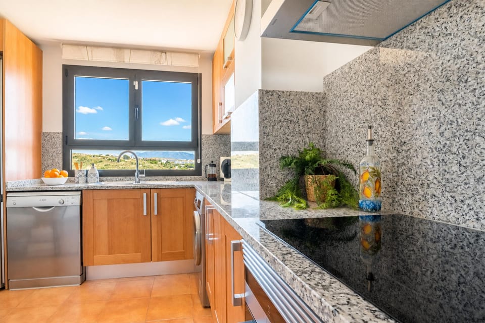 Family Apartment, 2 Bedrooms, 2 Bathrooms, Mountainside (Sunset Boutique Resina Golf) | Private kitchen