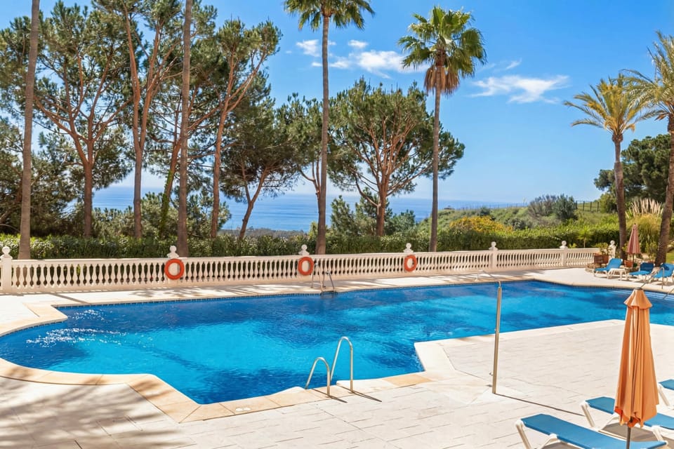 Family Apartment, Multiple Bedrooms, Mountainside (Calahonda Elegance With Pool And Sea) | Pool
