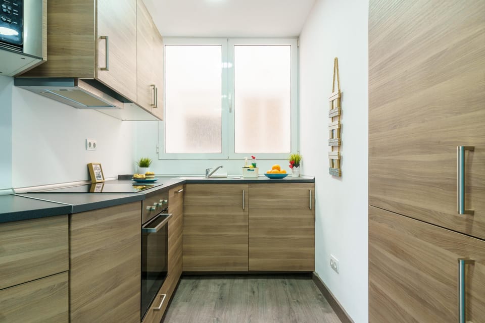 Family Apartment, Multiple Bedrooms (Nerja City Center Apartment) | Private kitchen | Fridge, microwave, oven, stovetop