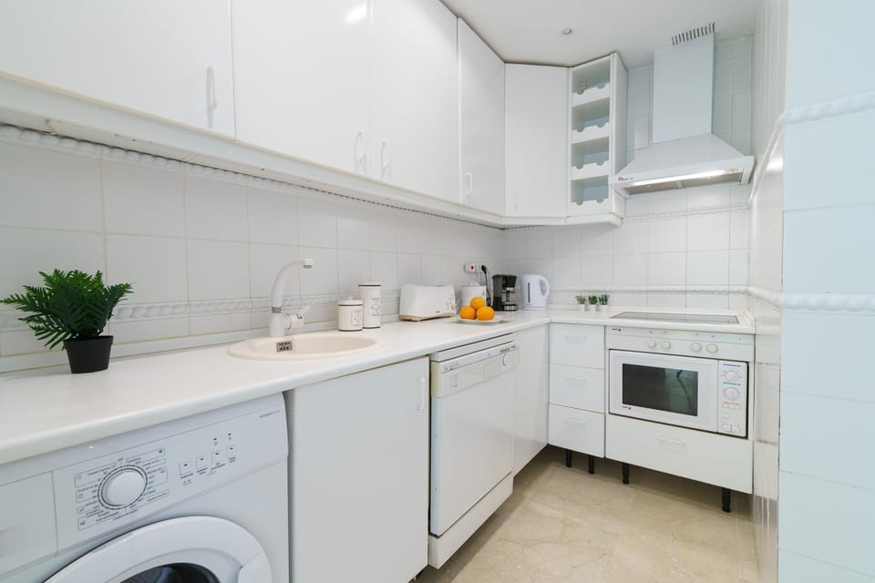 Family Apartment, 1 Bedroom, 2 Bathrooms (Marbella Este Next Marriott and Nikki) | Private kitchen