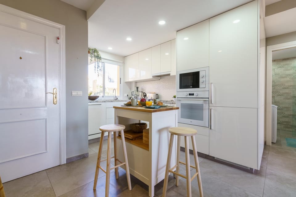 Family Apartment, Multiple Bedrooms, Mountainside (Calahonda Royale Seaview Suite) | Private kitchen | Fridge, microwave, oven, stovetop