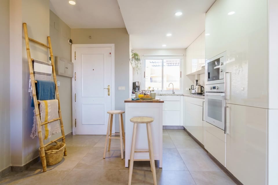 Family Apartment, Multiple Bedrooms, Mountainside (Calahonda Royale Seaview Suite) | Private kitchen | Fridge, microwave, oven, stovetop