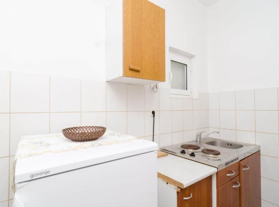 Apartment (Guest House Sobra 38 - Double Room wi) | Private kitchen | Fridge