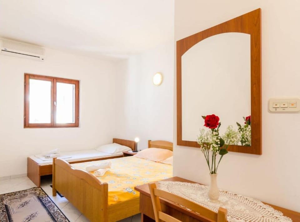 Apartment (Guest House Sobra 38 - Double Room wi) | 4 bedrooms, WiFi (free)