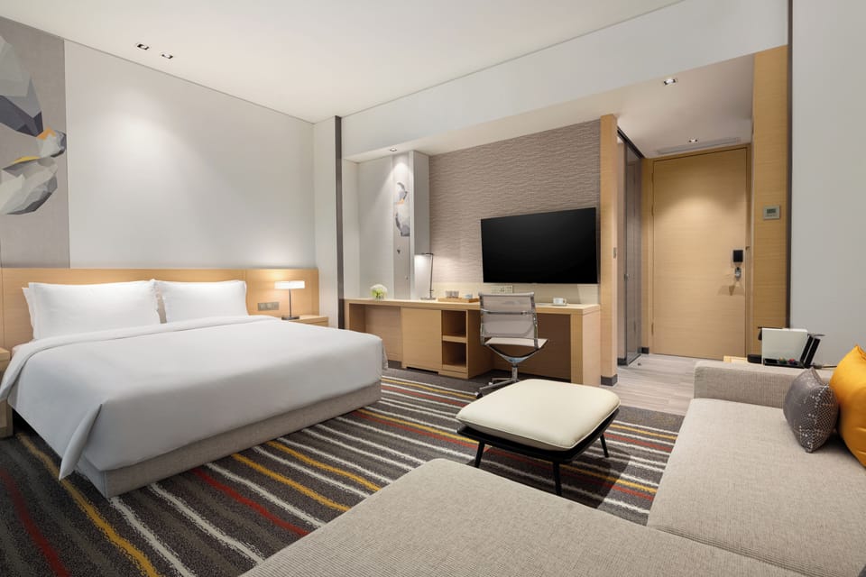 Executive Room | Down comforters, minibar, free WiFi, bed sheets