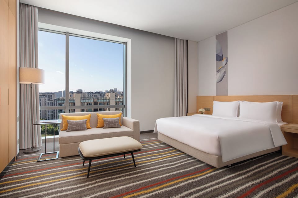 Business Room | Down comforters, minibar, free WiFi, bed sheets